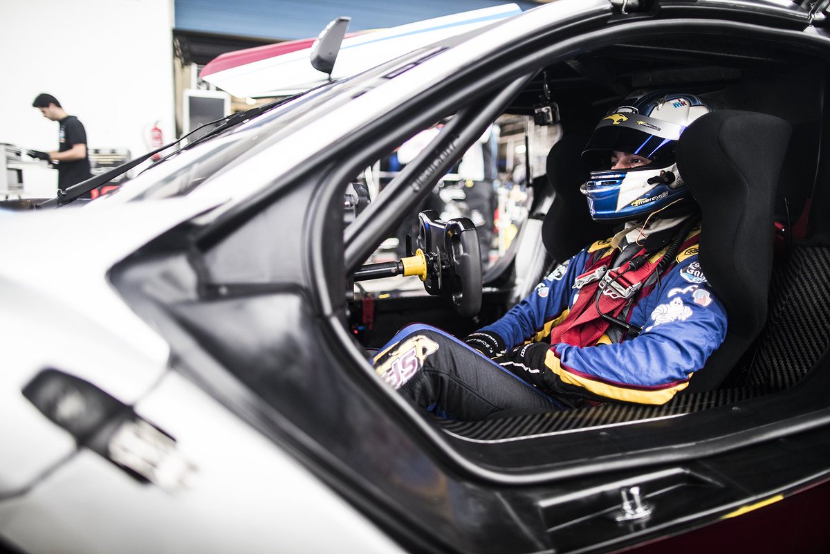 🏆

This chap: @RenaultSpSeries Am drivers' champion 2016.