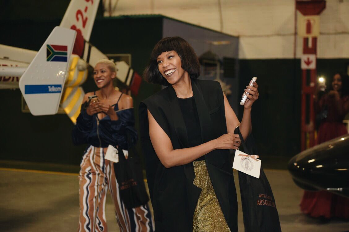 TwiggyMoli's tweet photo. Pre-drinks at the Absolut Elyx airport lounge before hopping onto the #CopperChopper last night. 👭🍹🚁 #BeAbsolut #AbsolutElyxVIP https://t.co/NTOAilhzDF