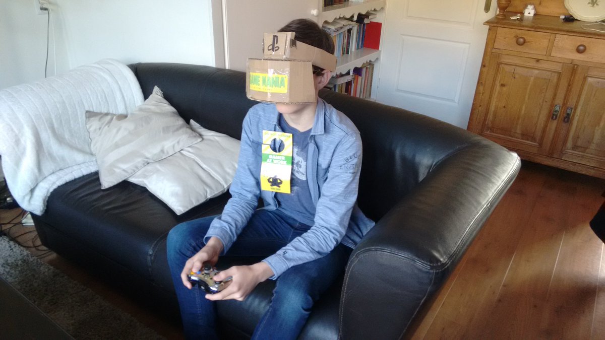 Maartenb03's tweet photo. Dat moment wanneer je geen playstation vr hebt maar wel 360° wilt gamen #GMVR https://t.co/mlW5bdCvdq