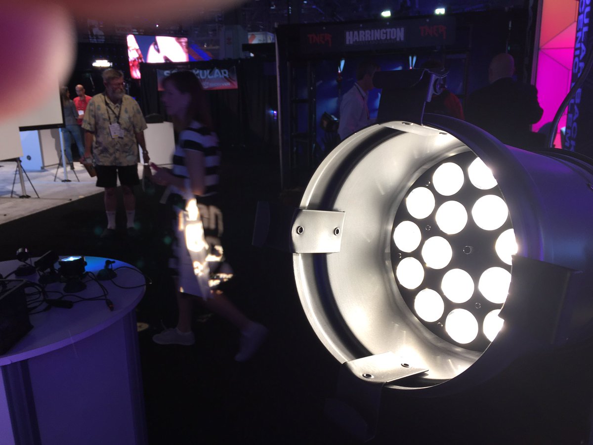Showtecu's tweet photo. @LDITradeshow day 3 doors open pop along to#booth 718 @techni_lux https://t.co/6AzcmB8cs6