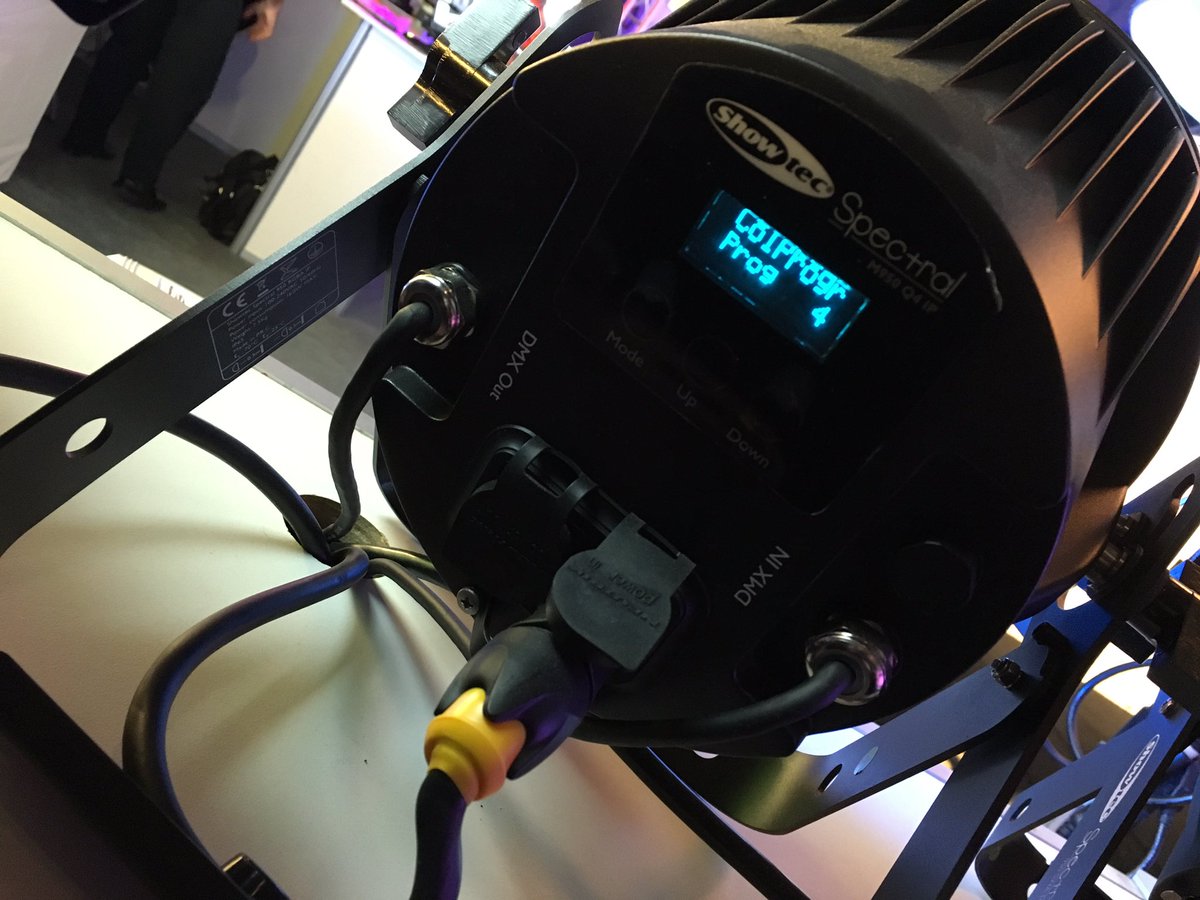 Showtecu's tweet photo. @LDITradeshow day 3 doors open pop along to#booth 718 @techni_lux https://t.co/6AzcmB8cs6