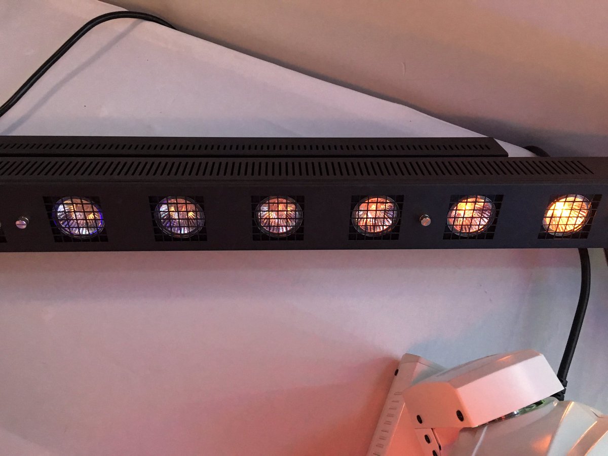 Showtecu's tweet photo. @LDITradeshow day 3 doors open pop along to#booth 718 @techni_lux https://t.co/6AzcmB8cs6
