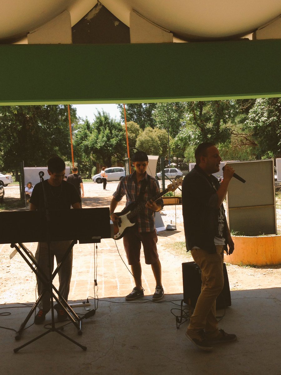 ZumbatonUES21's tweet photo. @ABUSATECUMBIA en el evento @golazosolidario, todos los participantes colaboraron con la ONG "Aprendiendo a Volar" https://t.co/3v89e1e21T