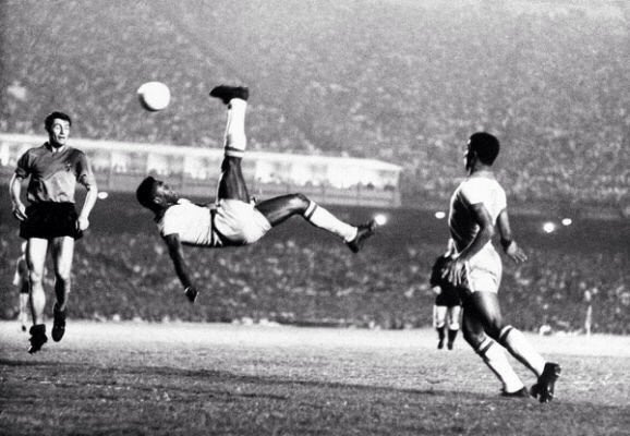 Soccer_stufff's tweet photo. Happy Birthday to one of the greatest players ever 🎉⚽️@Pele https://t.co/UpFzdOb4xP
