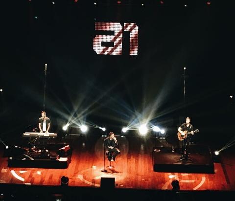 zaikenhuo's tweet photo. A night to remember ๐ @a1official @benadamsuk @MarkReadMusic @a1christian Now my life is blessed with the love of an angel ๐ถ #herewecomeback https://t.co/p6FJwNNXap