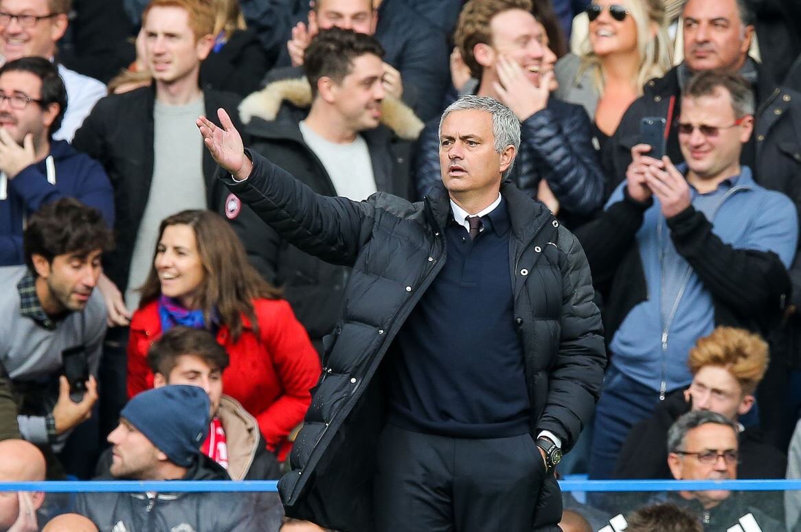 Bolanet's tweet photo. #LiveBolanet Terdengar nyanyian chants dari suporter Chelsea untuk Mourinho: "You're not special anymore!"

Jleb. https://t.co/a6FEDnkkfD