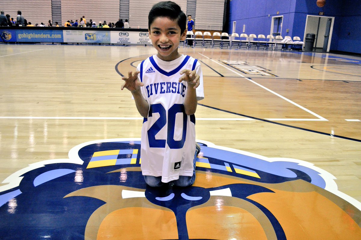 El_Presidente35's tweet photo. Big #AlexStump showed out at the blue and gold scrimmage reppin his new white uniform! #go highlanders #ucrmbb #StumpStrong https://t.co/umHSVIGxkE
