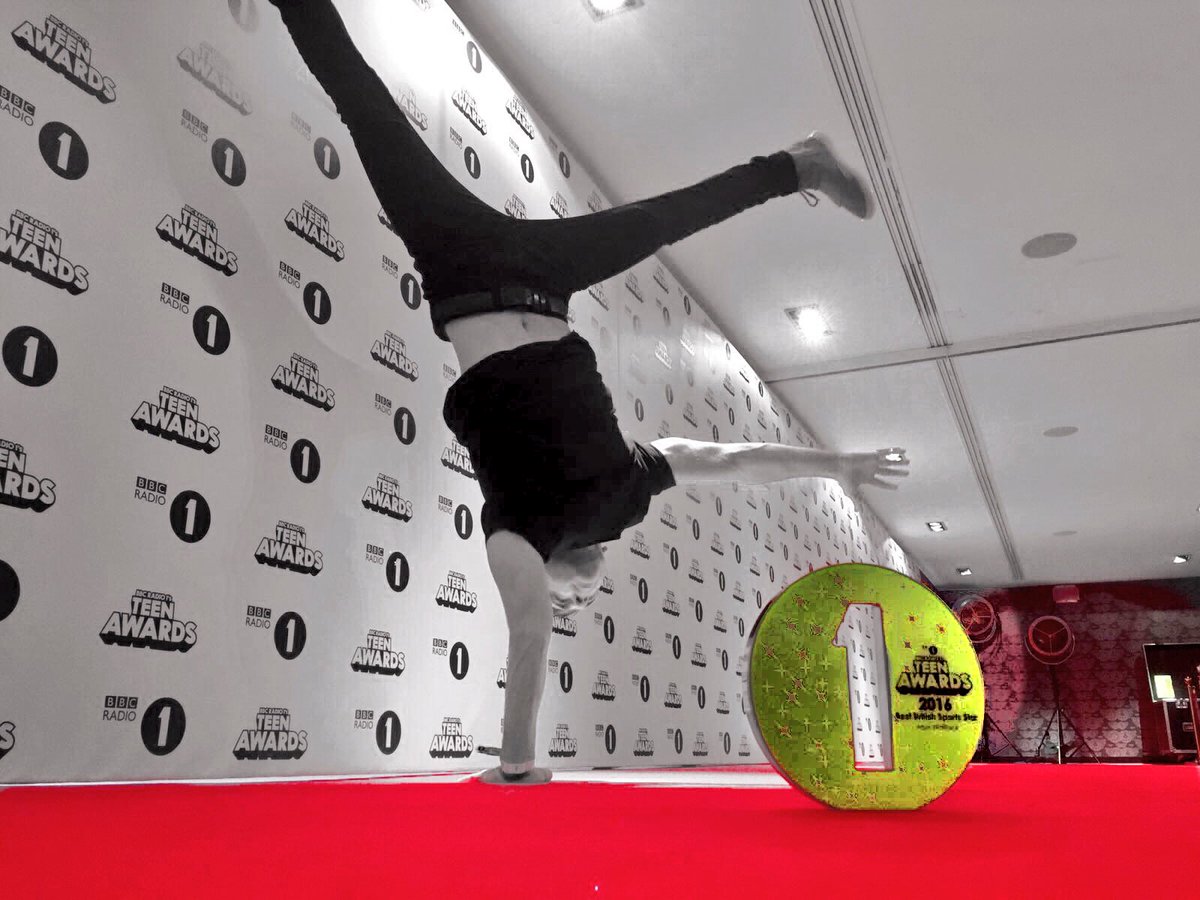 maxwhitlock1's tweet photo. It really is crazy!! Voted as the Best British Sports Star #R1TeenAwards @BBCR1 thank you soooooooooo much everyone who voted for me 👍 https://t.co/xYA9lJDjQA