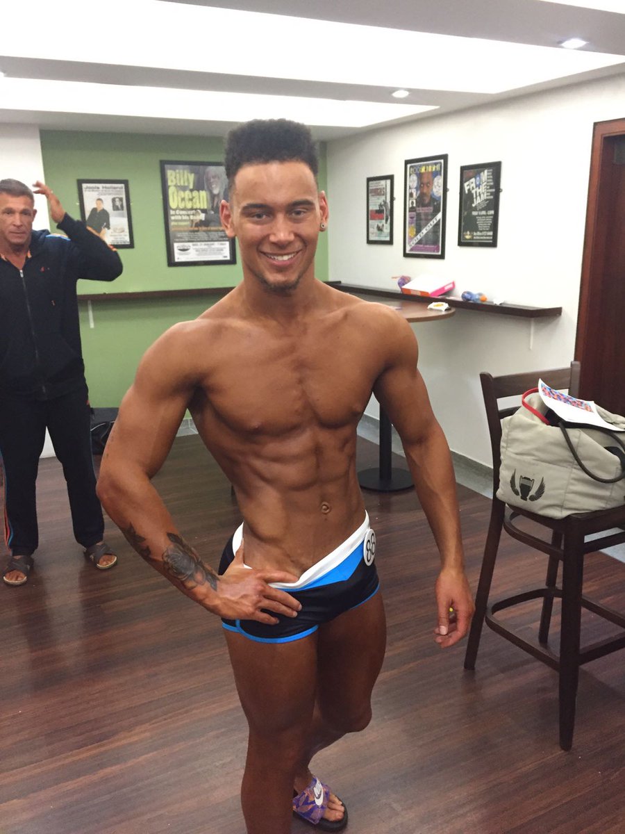 HB_IlfordHighRd's tweet photo. Our boy @PapaDeadlifts minutes away from #competing for #MiamiPro #MensPhysique 👊💥💥💪💪💪 #Wish him luck 💪😁 #ForTheDedicated @metrx_uk https://t.co/Th50htN73o