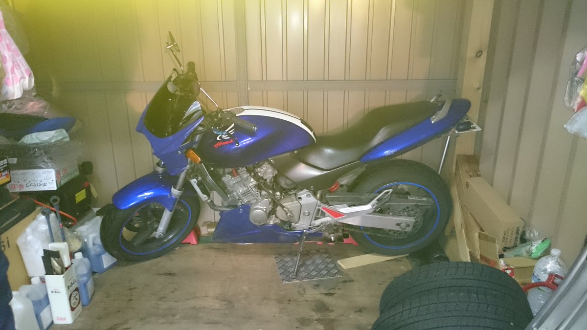 Hornet250_T's tweet photo. 久々ですが昨日付でホーネット降りましたヾ(:3ヾ∠)_
2年で11480km走ってくれました←
また起こすかどうかわかりませんが、とりあえず実家に眠らせときます笑
今までありがとう！＼(^o^)／ https://t.co/qdFlmFw00W