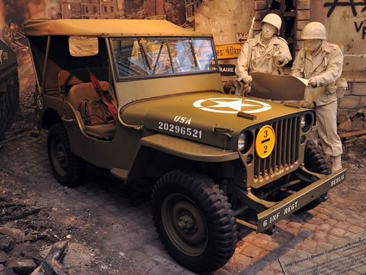 hounddog98's tweet photo. Cool display! #jeep #jeeplife #JeepMafia #jeep #mititary #mititaryjeep https://t.co/NDhZHwLBmo