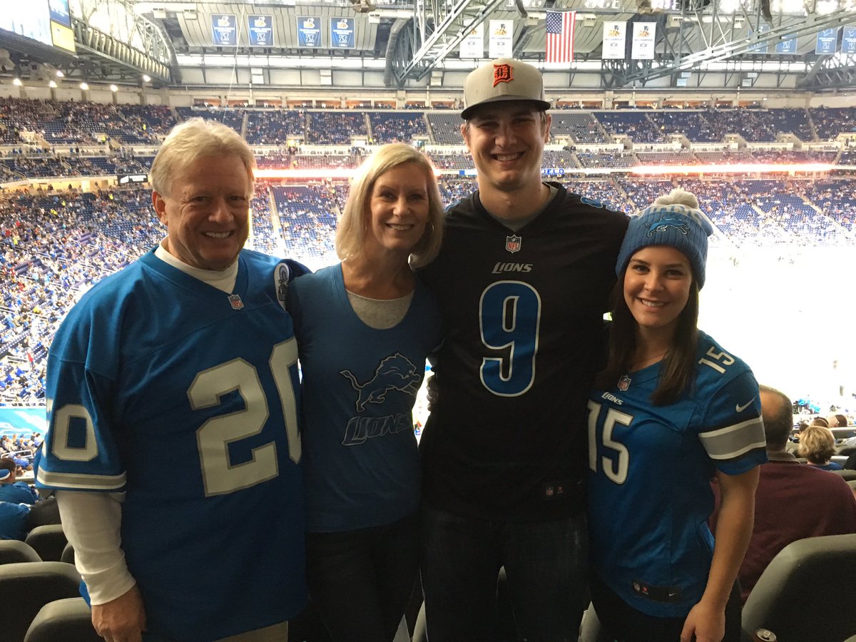 MTK12345's tweet photo. #OnePride  Let's go Lions!! https://t.co/mJn1JkcuSG