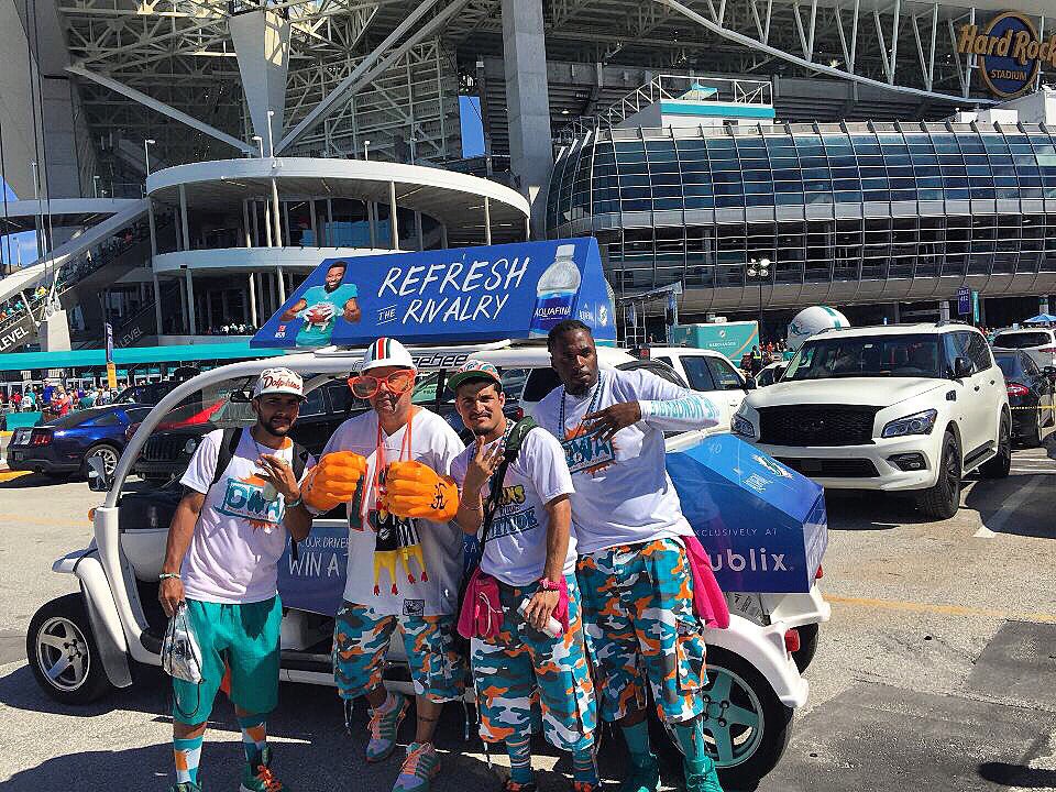 Let's gooo!!! We're #HomeSweetHome for #BUFvsMIA keeping the fans hydrated with @Aquafina sparkling water!!🐬💦🏈 #RefreshTheRivalry @Publix