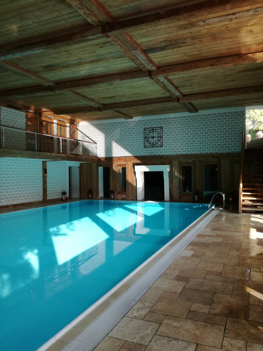 robcastrichella's tweet photo. Vi prego lasciatemi qui all' #hotelirma di Merano! #madeinaltoadige https://t.co/SGGKddSuLE