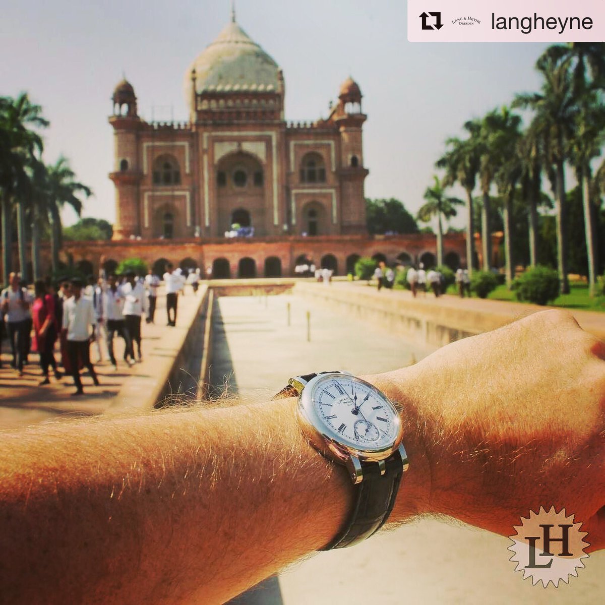 IndiaWatchClub's tweet photo. Impressive constructions: the Safdarjung Tomb and the Albert. Great companion, thanks to the sturdy shark leather lining! #langheyne #delhi https://t.co/XJ8aEFQjAV