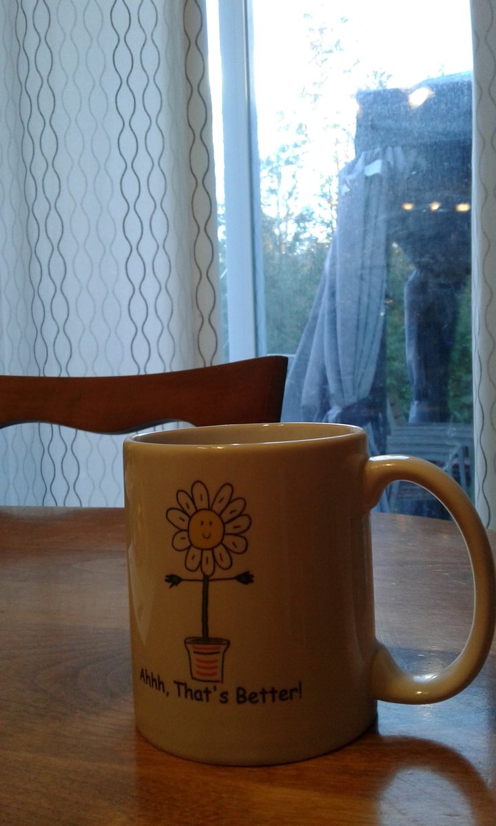 TupperwareCKS's tweet photo. No rain, Yahoo!! Great start to a Sunday morning with my Daisy mug. Enjoy! https://t.co/1uVCCb6PHX