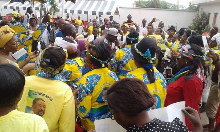 AKF252's tweet photo. #Gabon La joie du peuple au #QGping https://t.co/ehTiDKaiFc