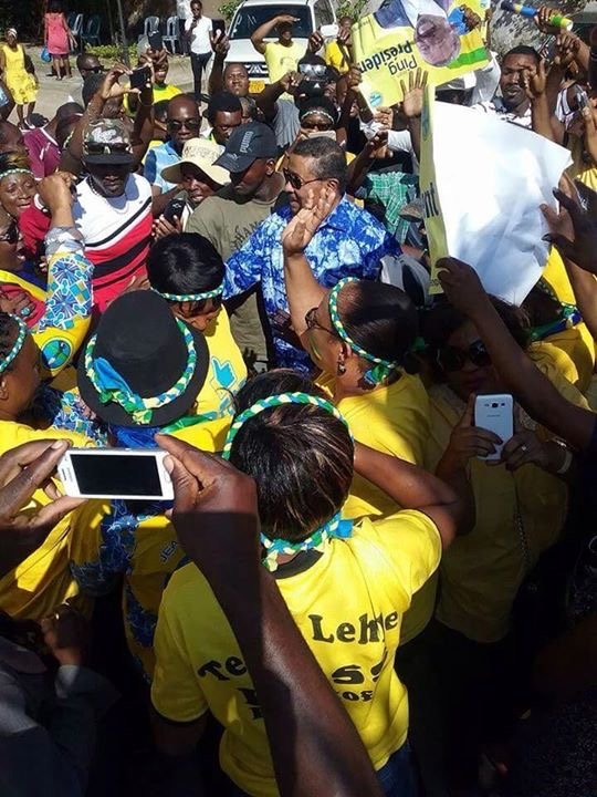 AKF252's tweet photo. #Gabon La joie du peuple au #QGping https://t.co/ehTiDKaiFc