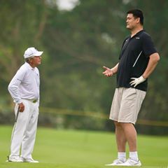 GolfNumberOne's tweet photo. El #Golf es diversión, la prueba ver a @YaoMing c @garyplayer y @MichaelDouglas, jugando juntos. Ha sido n el #WCPA2016 @MissionHillsChina. https://t.co/SgO8MGVBB8