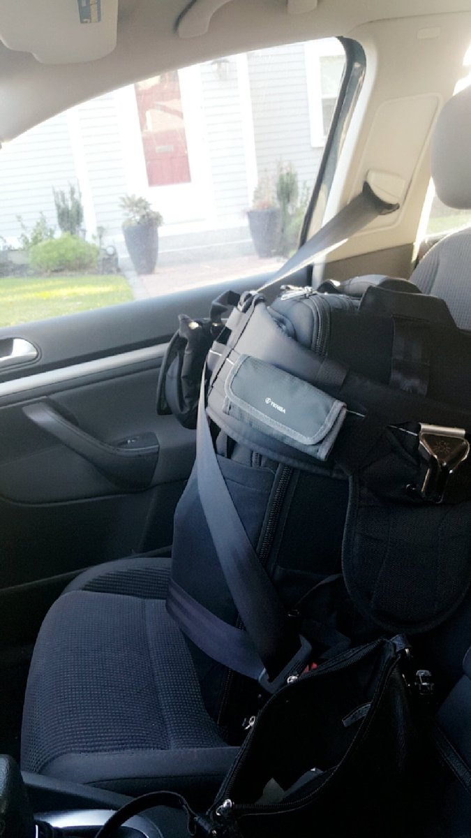 nosweeterwords's tweet photo. I just buckled my camera bag like it's a human π ππ₯π #Imsotired #weddingphotographerproblems https://t.co/CEQPCrNyyZ