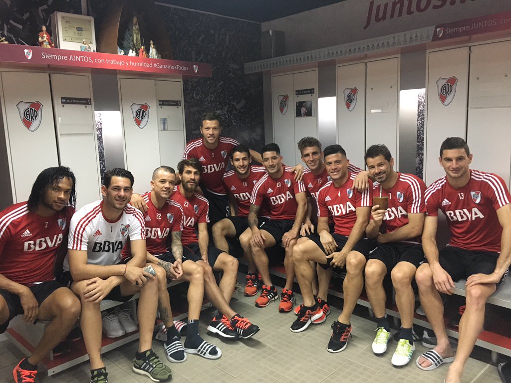 AlonsoIvan24's tweet photo. Listos para entrenar ⚪️🔴⚪️ #riverplate https://t.co/EWV13tCkX1