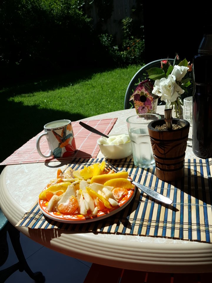 infoClubRed's tweet image. Buen domingo arrancando#desayunosaludable# 1 t agua tibia c limón #1v agua fría # infaltable mate# melón  kiwi mandarina pera mango#PLACER!!