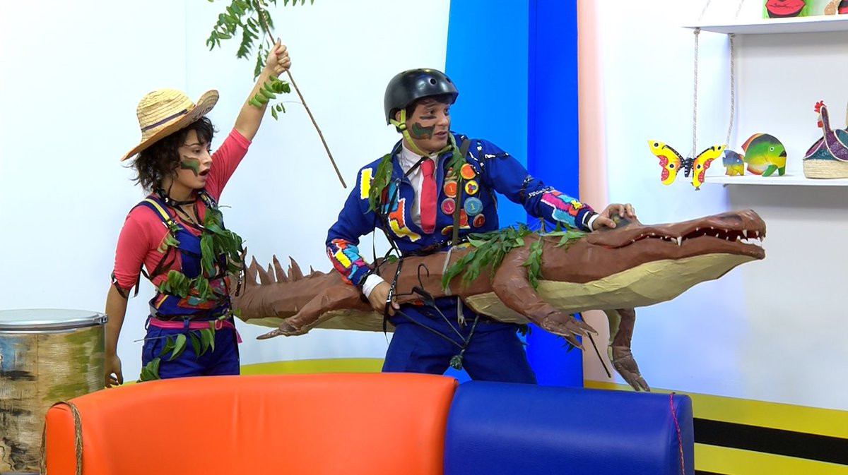 CanalTelecaribe's tweet photo. ((Al Aire))) #ElBusAmarillo contando la historia de esta exposición: La Danza del Caimán cienaguero: una leyenda que se baila y se canta. https://t.co/oywdWlCCfw