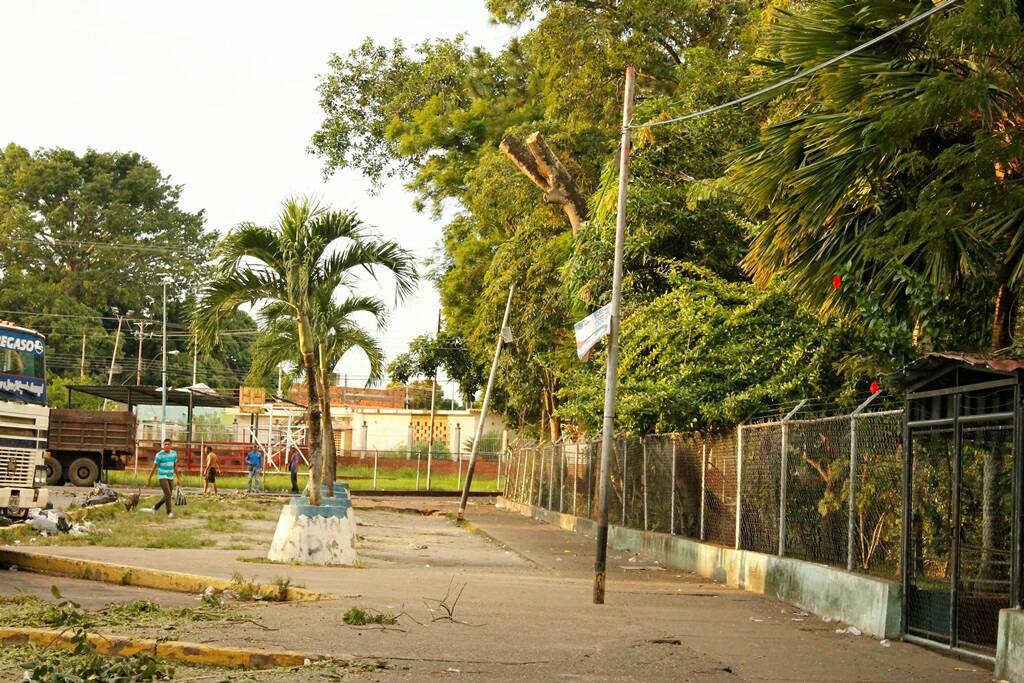 MatBolivariana's tweet photo. Alcalde .@wilfredoordazt continúa recuperación del Mercado Municipal que ya luce un rostro nuevo https://t.co/kM2SH78WQk