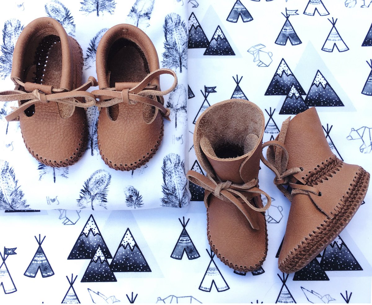 Cognac kleur staat bij bijna elke andere kleur! Veren en tipi stof is weer op voorraad.