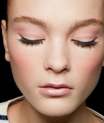 cosmeticjoffrey's tweet image. 레옹의 마틸다!! 아마 비비드한 컬러는 못써도 눈썹결을 살린 두꺼운 투명화장(ㅋㅋ) 과 쌍테, 컬러렌즈, 풍성한 인조 속눈썹 풀착장할 예정입니다 😉

#코덕전력 #코덕전력_20분 #2016할로윈