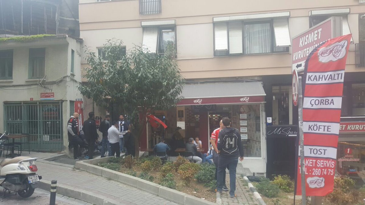 Burası Rüya Cafe
Burada köfteninde besteninde en kralı yapılır,sizleride aramızda görmekten mutluluk duyarız

*Şairler parkına 1 dk mesafede