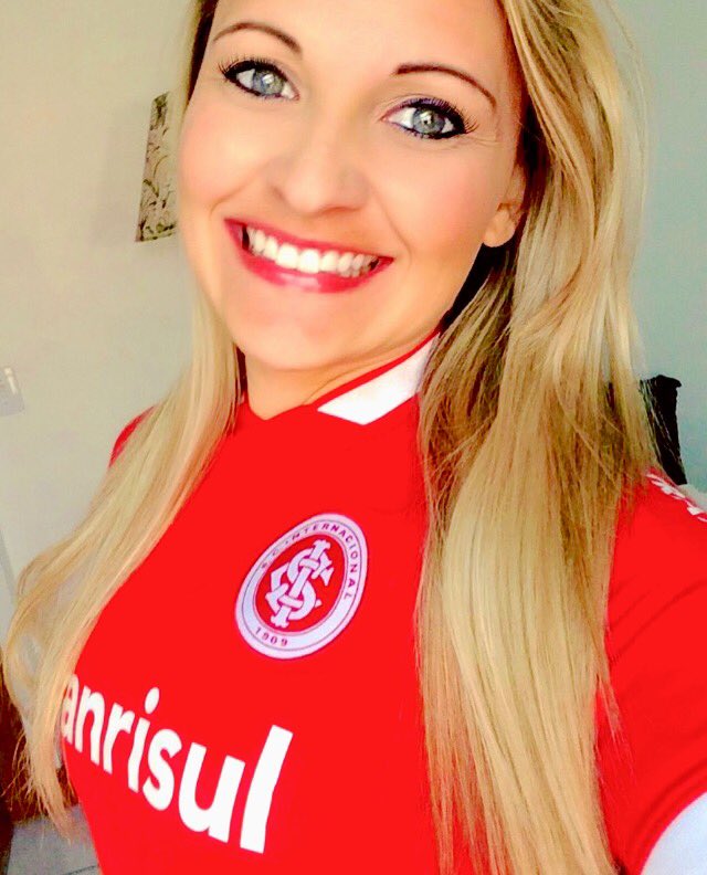 SilveiraDeise's tweet photo. Hoje é dia de greNAL ⚪️🔴 #inter #internacional #Grenal #grenal #meuinter #vamos #vamosganhar #colorado #colorada #coloradadecoracao https://t.co/Z0gffsIOXT