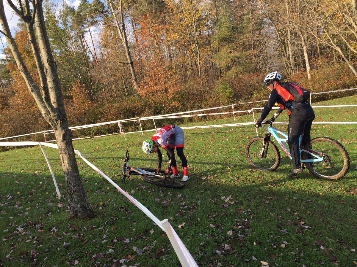 PAMTBRACE's tweet photo. Problem solving and self reliance skills development on display here at #LakesideRideYC #pakidsonbikes #chainproblems https://t.co/HbUV94CCA4