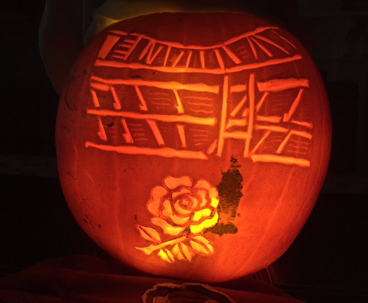 BrisVADAR's tweet photo. .@O2sports @EnglandRugby OUR #twickenhamstadium CARVED!!#PumpkinCarving #WearTheRose 🌹 #CarveTheRose 🎃#Halloween #RoseArmy https://t.co/zHSGImLcuf