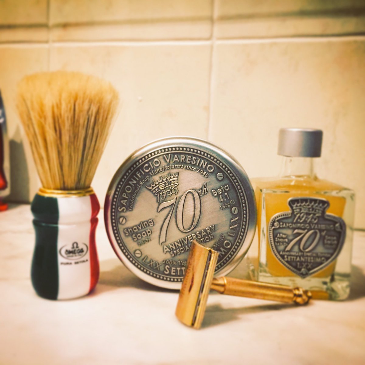 ItalianShaver's tweet photo. 23/10/16 my golden Sunday all Italian shave @OmegaBrush @Sap_Varesino #gillettetech https://t.co/gJJHHY2WRL