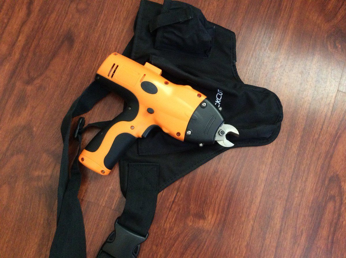 GadgetFlow's tweet image. Kuicut Handy #PowerCutter &amp;amp; Tool gdfl.us/kuicut Wear it on you waist and have your hands-free for other tasks! #tools