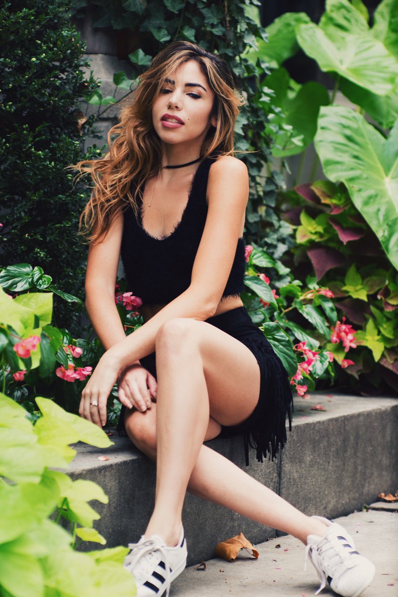 Boyandbombshell's tweet image. TREND ALERT: fringe mini skirts for fall! #Trending #FallFashion #ZARA
ow.ly/4ljb305r9A1