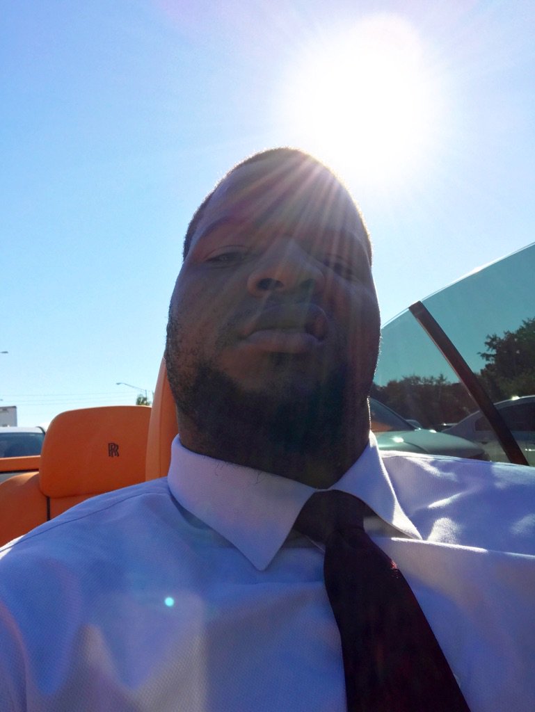 NdamukongSuh's tweet photo. Chilling in traffic wit my girl #Dawn.
#BigBoyFlex #RR #GameDay 🐬 https://t.co/EM2LCScqAm