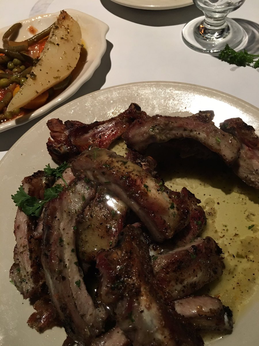 tinyreal's tweet photo. #mfalive Greek ribs for dinna https://t.co/evOvilgIAd