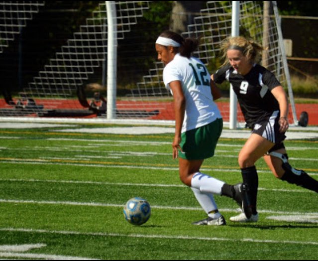lizkhalifa12's tweet photo. Last game at the britt today @ 1. come out and support on senior day 😢💚 #RayJohn https://t.co/spSE7FfBwY