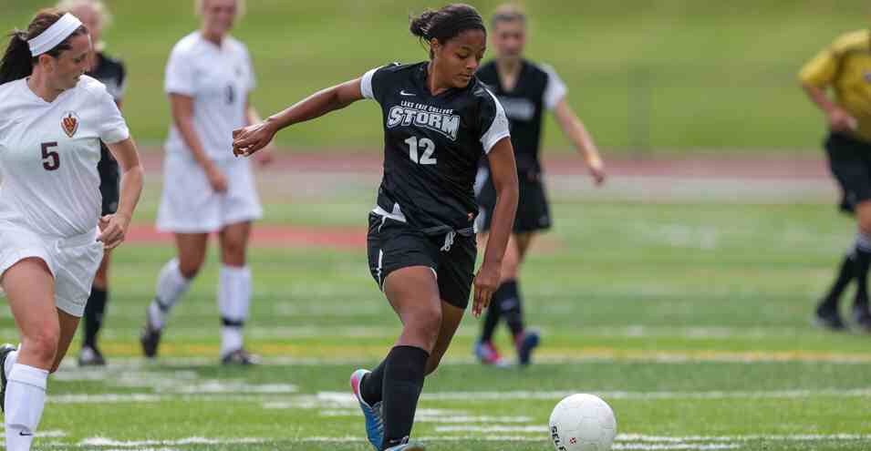 lizkhalifa12's tweet photo. Last game at the britt today @ 1. come out and support on senior day 😢💚 #RayJohn https://t.co/spSE7FfBwY