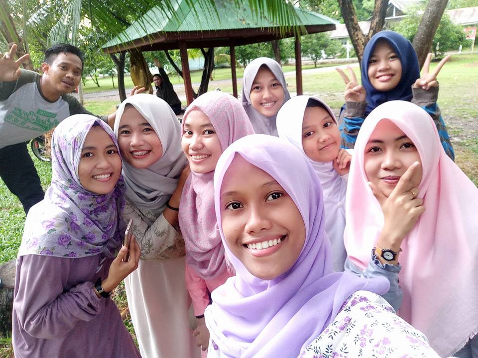 Selamat tanggal 23 Oktober gengsss :)
Semoga Kita senantiasa di berikan waktu luang dariNya untuk saling berjumpa.