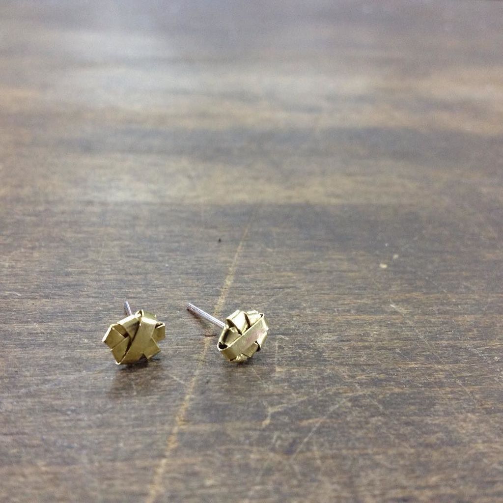 papirogems's tweet photo. Folded metal
#tw #earrings #handmade #handmadejewelry #handmadeinspain #pendientes #papirogems #papiroflexia #origa… https://t.co/EeDleFUUuI