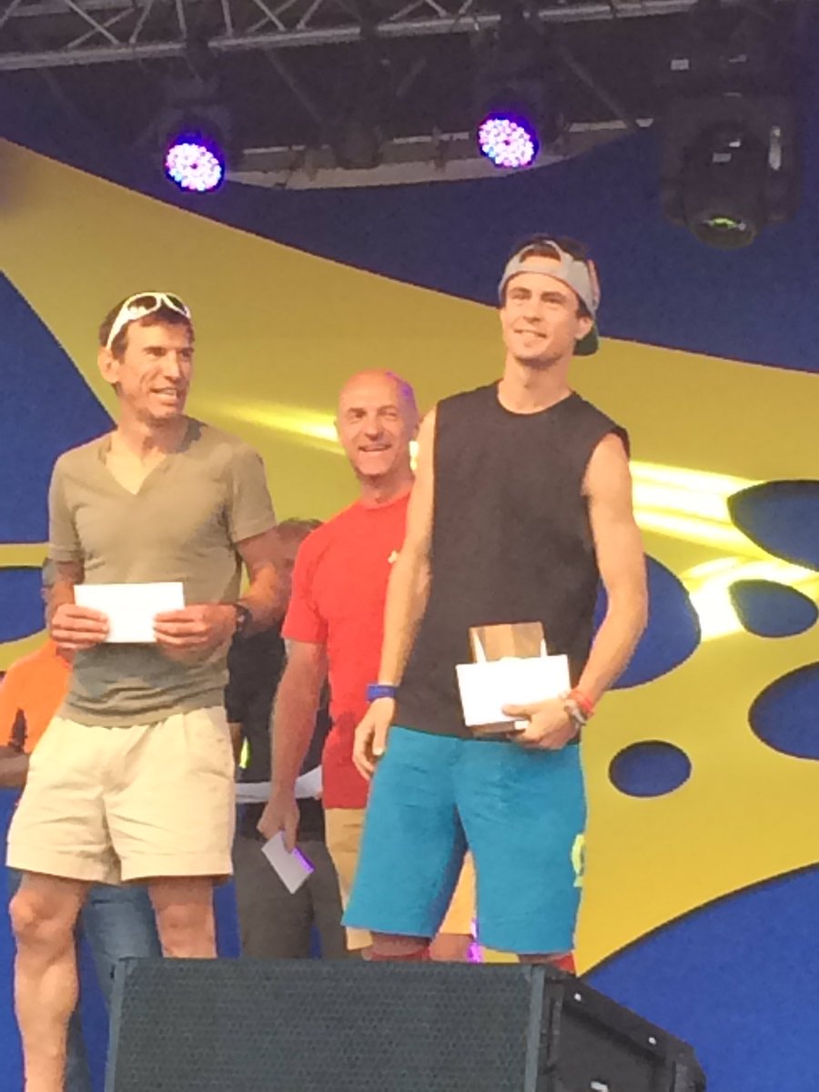 SophieArthaud's tweet photo. @AdeccoFrance #Réunion
Remise de prix de la Diagonale des fous du #GrandRaid2016 par @DRoussel76 https://t.co/SA8dSn0Vd7