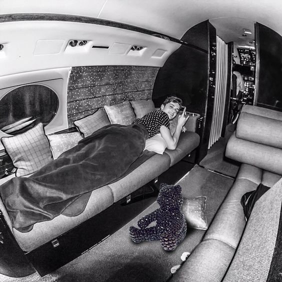 MARTIN GARRIX IS LEAVING PLANET AMSTERDAM, with a little souvenir from us! #blackteddy #publichouseofart #ADE2016 #backtoreality #artforall