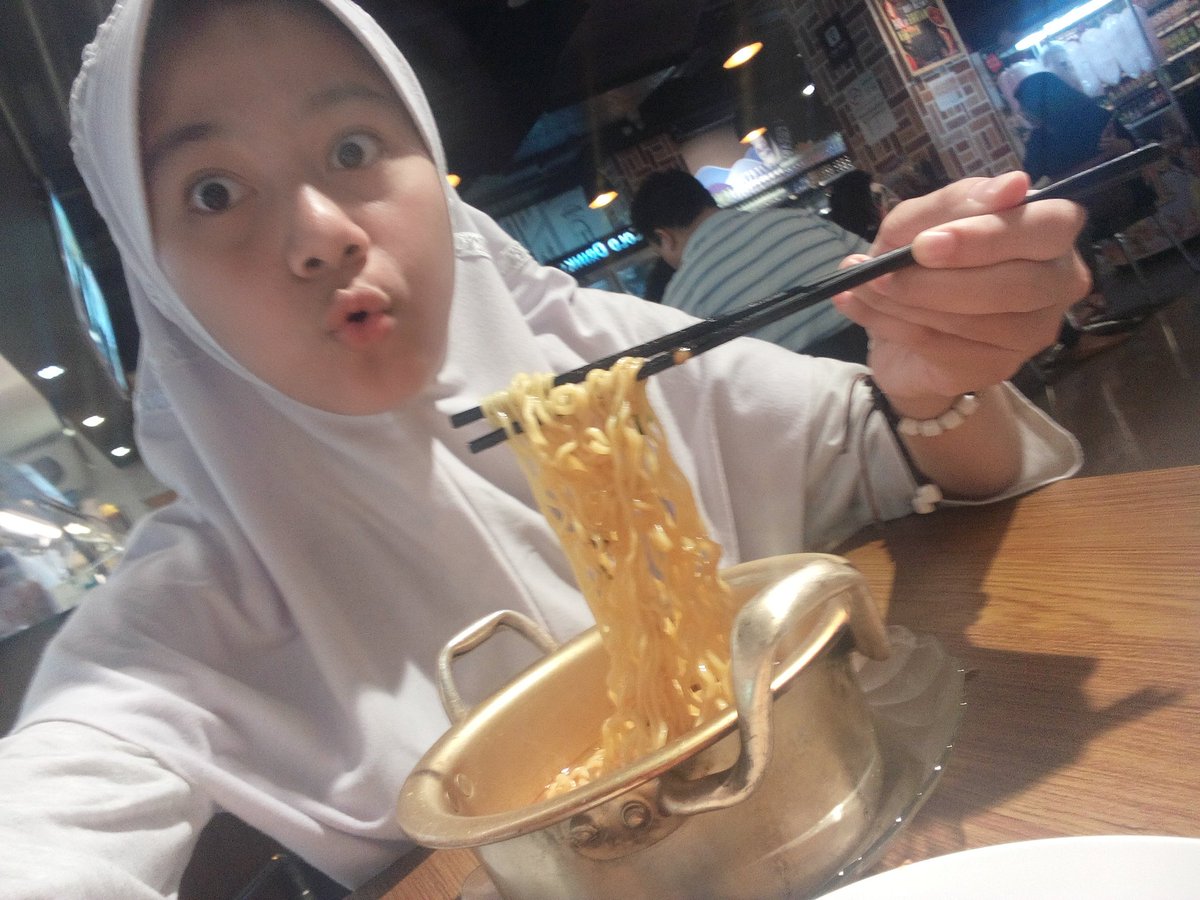 andiendien12's tweet photo. K-food okelah.. ntaps https://t.co/GHnAcZ5S1i