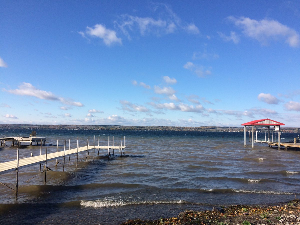 TravelingMatt22's tweet photo. #BeefyNips #BadHombres #SenecaLake https://t.co/3UwiNTbvfw