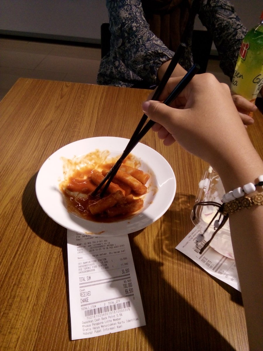 andiendien12's tweet photo. K-food okelah.. ntaps https://t.co/GHnAcZ5S1i