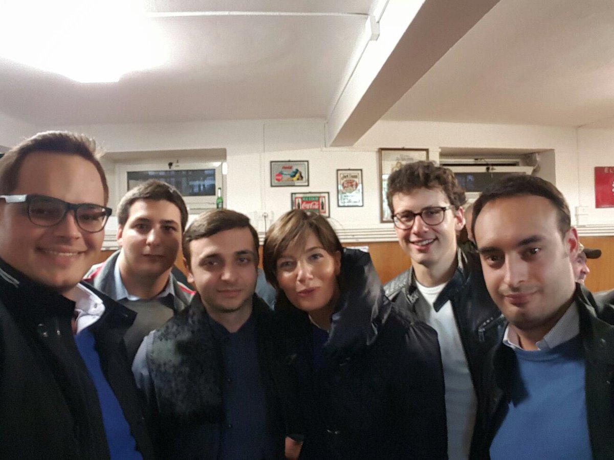 GiovaneItaliaGe's tweet photo. Ieri a #LaSpezia oggi a #Genova per dire che #IoVotoNO !
@comilara @RobBagnasco @ComitatoDelNO @marco_vignola @TommyGiaretti @FraDemurtas https://t.co/qClhRmi5ML