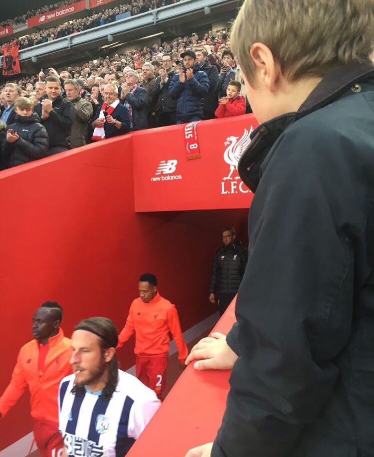 Kittyflee's tweet photo. ❤️ my boys day made when the man himself gave him a high 5! #lfc #Klopp ❤️ https://t.co/lqmTfUp2lF